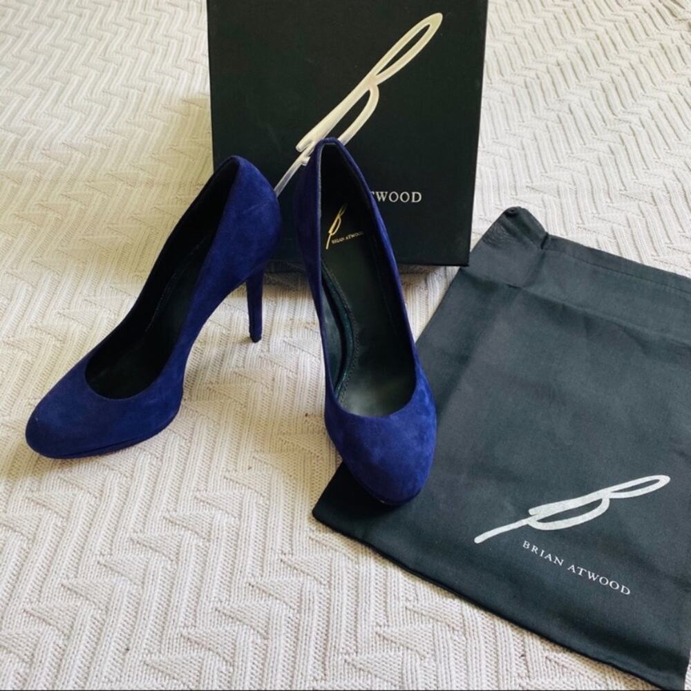 B Brian Atwood purple suede pumps